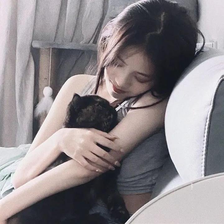 背后的她，眼前的我